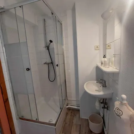 Le Vieux B&B 라로셰안알데네